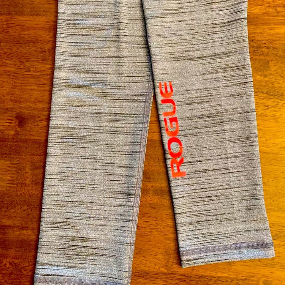 ROGUE grey crop pants